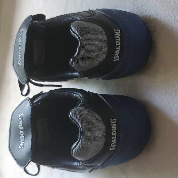 Kids Soccer Cleats & Shin Guards Bundle - Picture 6 of 13